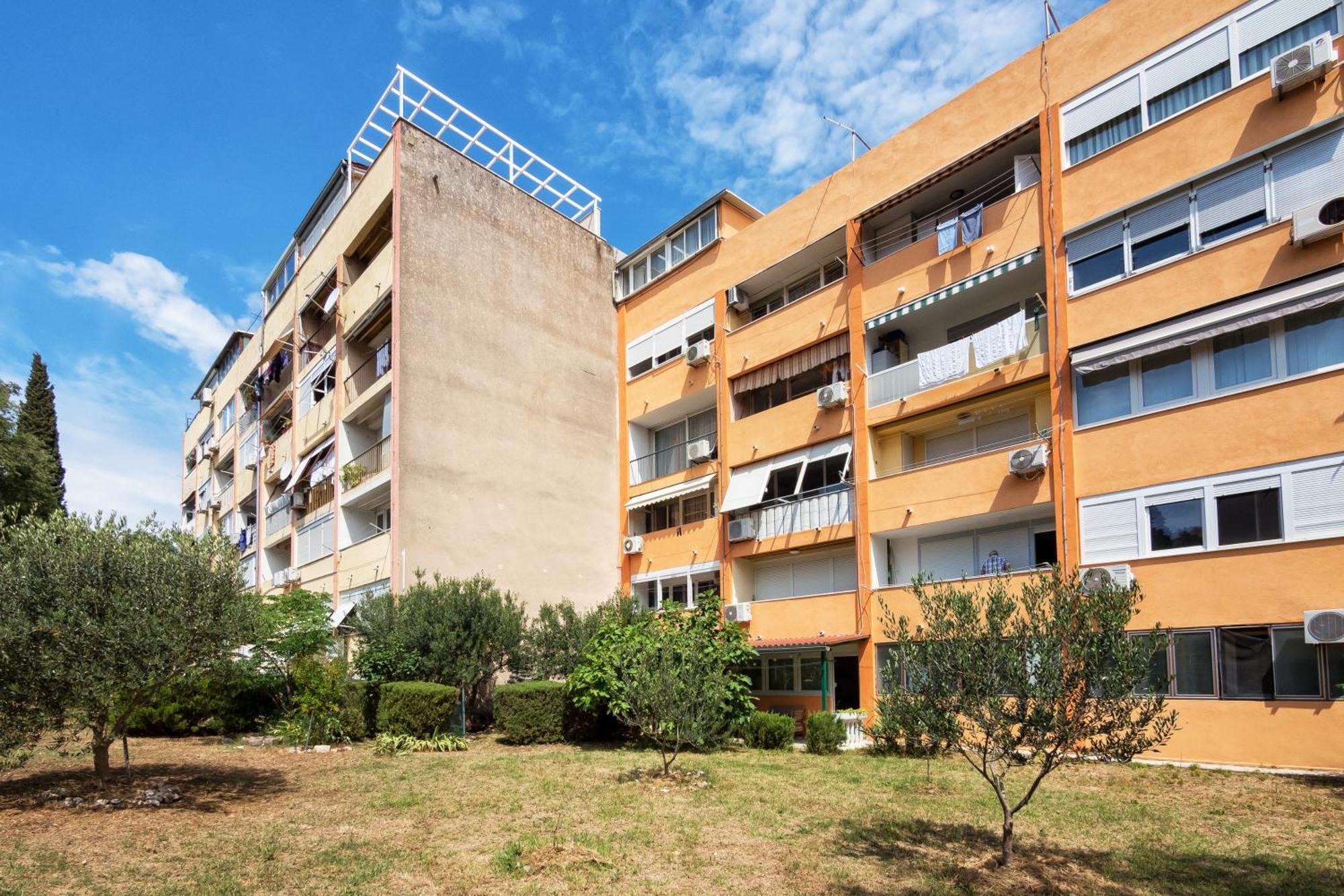 Green Oasis Split Exterior photo