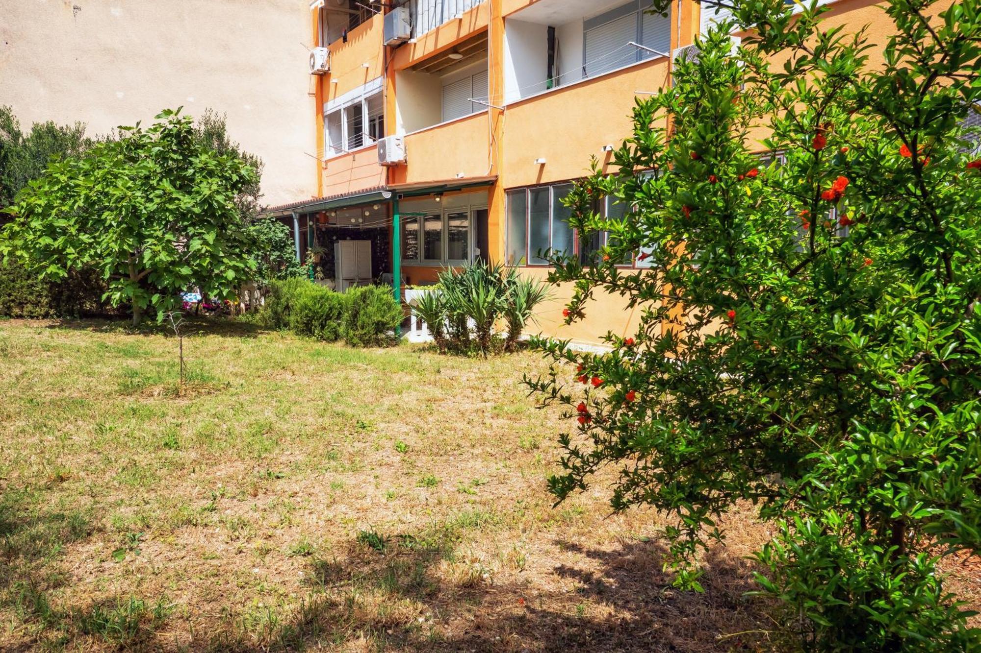 Green Oasis Split Exterior photo